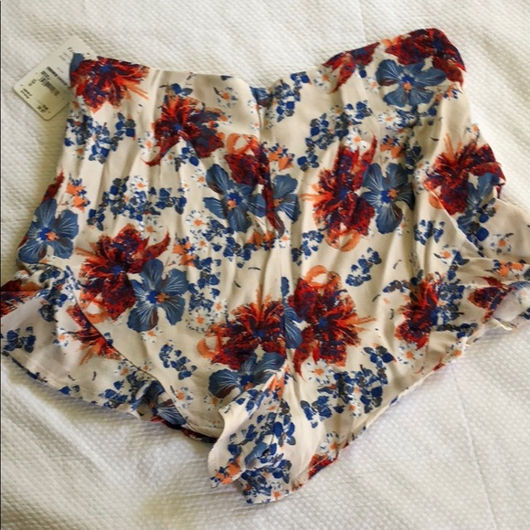 Shorts - Picture 5 of 6